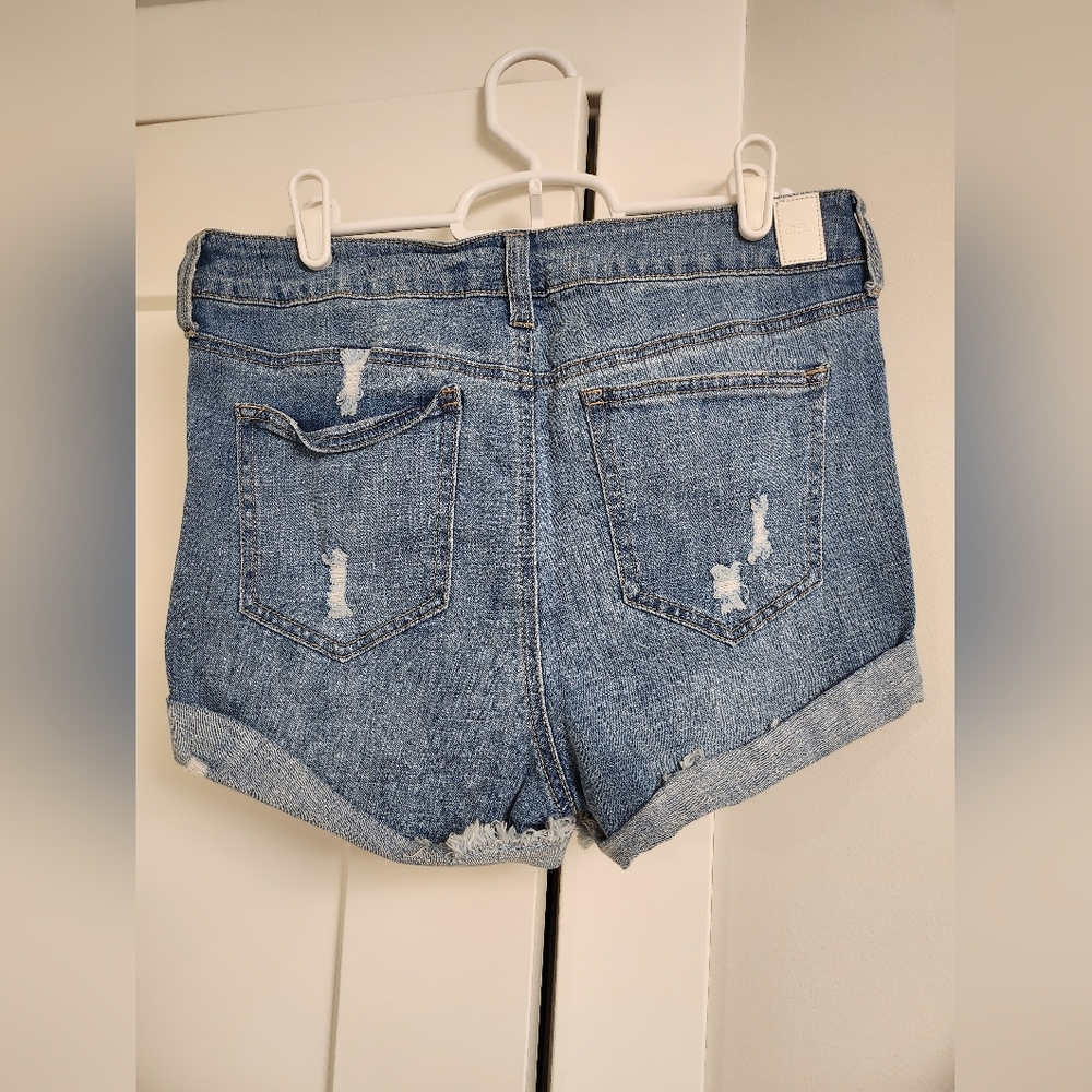 Shorts - Picture 2 of 3